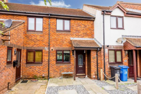 Dolphin Cottage - Short walk to Poole Quay with Private Garden